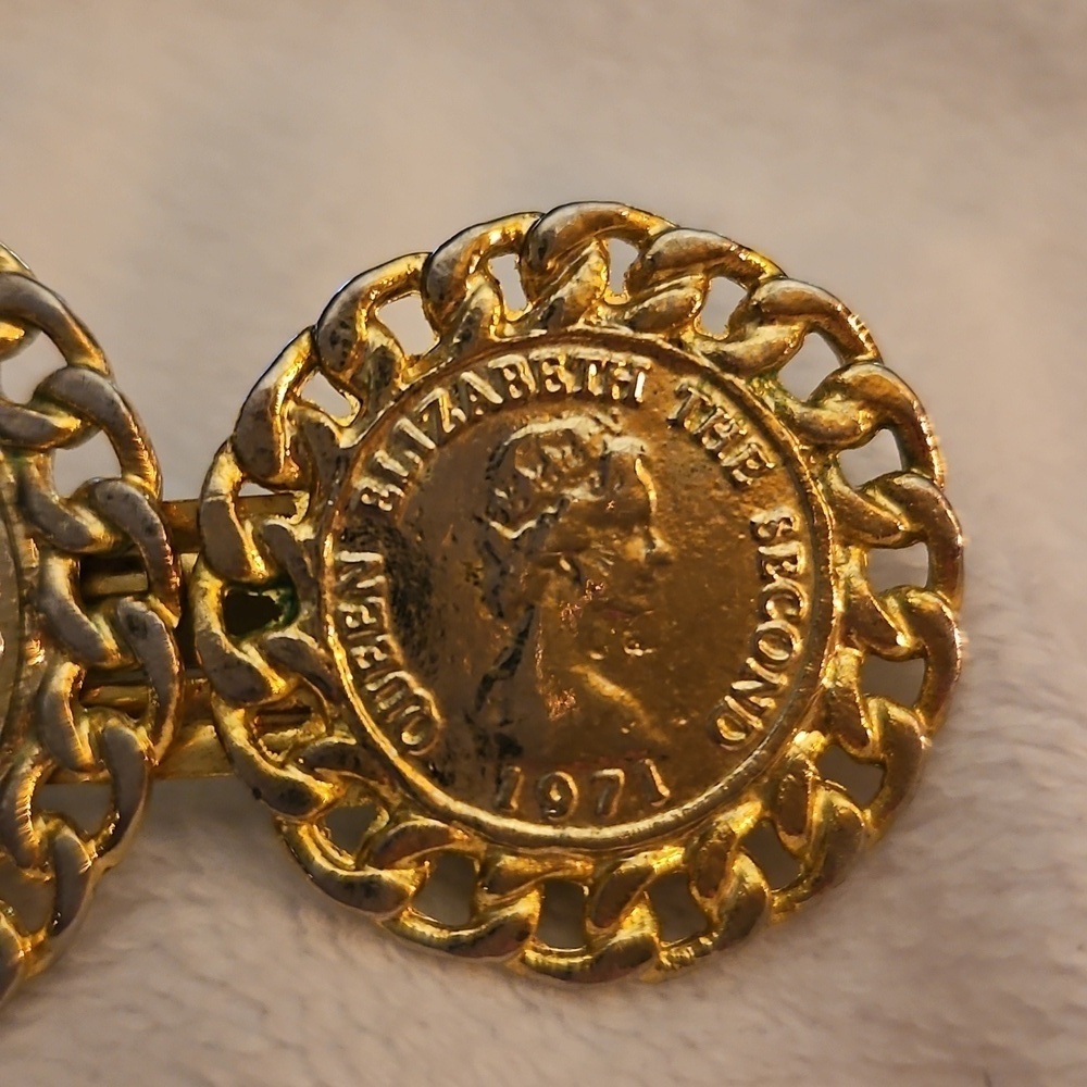 Vintage Elegant 1971 Queen Elizabeth the Second Coin Castlecore Barrette - Picture 5 of 7